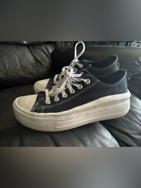 Converse Move Platform Sneakers - Women's size 8